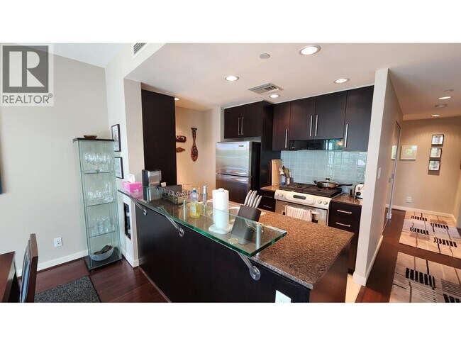 638 Beach Crescent in Vancouver, BC - Building Photo - Building Photo