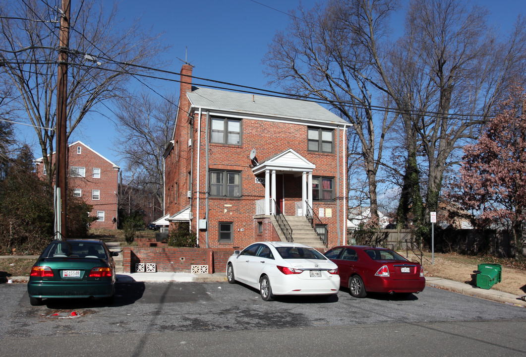 906 Fairview Ave in Takoma Park, MD - Building Photo