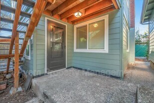 4909 SE 71st Ave in Portland, OR - Building Photo