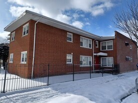 8300 S Vernon Ave in Chicago, IL - Building Photo