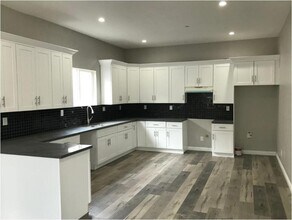 1476 E 107th St in Los Angeles, CA - Building Photo - Building Photo