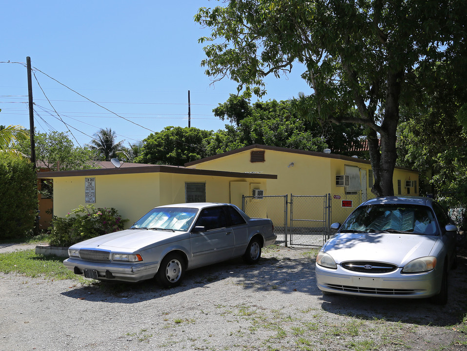 1638 N Dixie Hwy in Fort Lauderdale, FL - Foto de edificio