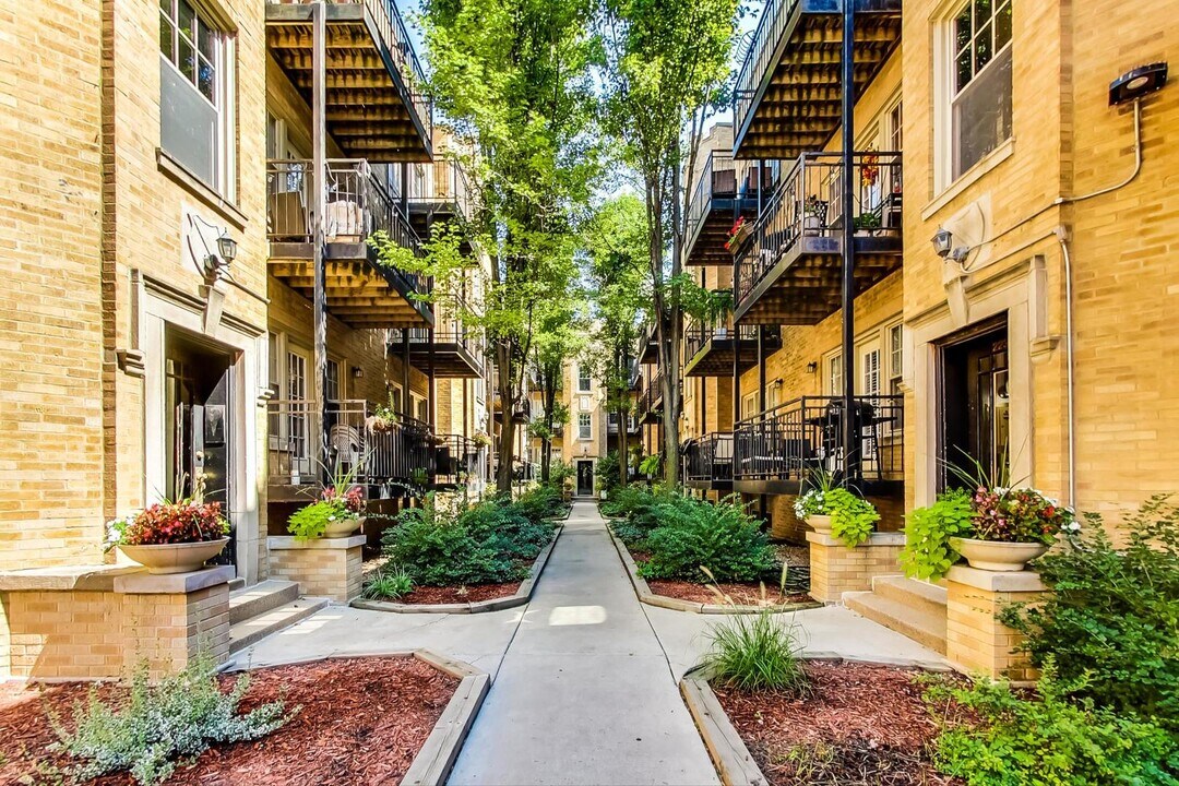 2237 N Lincoln Ave in Chicago, IL - Building Photo