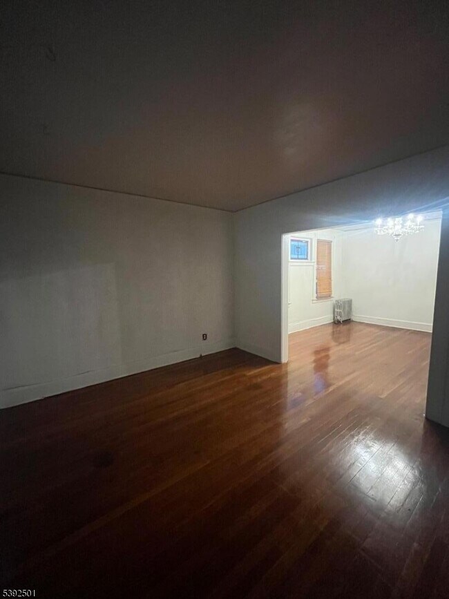 577 Tremont Ave in Orange, NJ - Building Photo - Building Photo