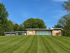 387 Tishauser Rd in Hudson, NY - Building Photo