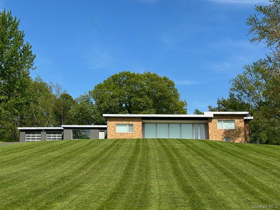 387 Tishauser Rd in Hudson, NY - Building Photo