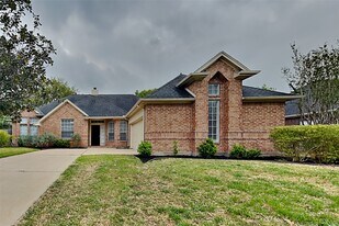 6114 Berkshire Park Dr in Houston, TX - Building Photo