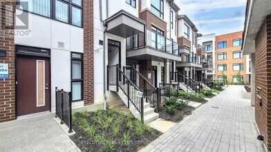 100 Canon Jackson Dr in Toronto, ON - Building Photo - Building Photo