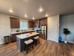 8203 Ballard Lp in West Richland, WA - Building Photo - Building Photo