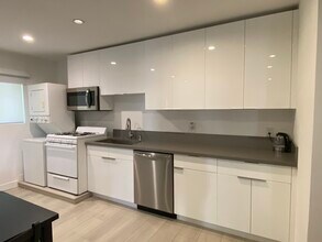 807 Westholme Ave, Unit furnished studio in Los Angeles, CA - Building Photo - Building Photo