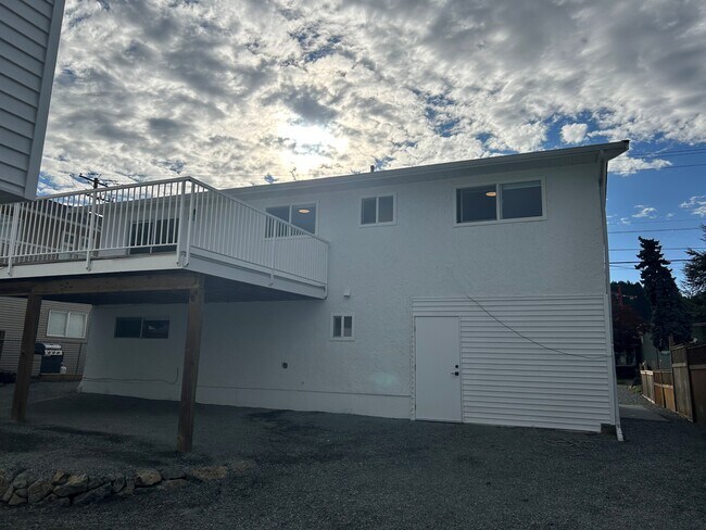 386 Wakesiah Ave in Nanaimo, BC - Building Photo - Building Photo