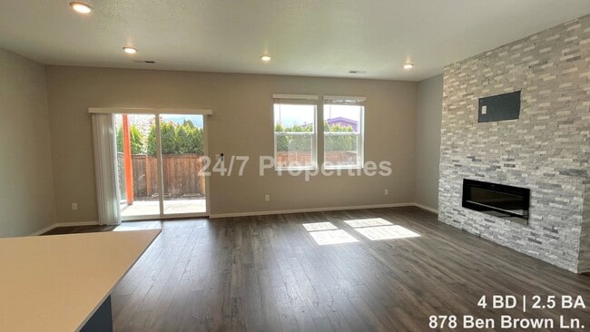 878 Ben Brown Ln in Woodburn, OR - Building Photo - Building Photo