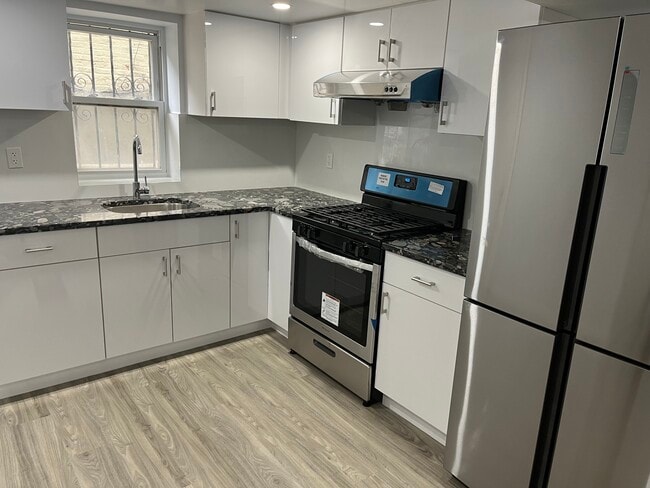 7911 32nd Ave, Unit Garden in East Elmhurst, NY - Building Photo - Building Photo