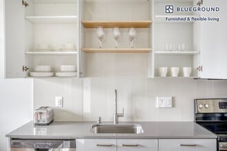 125 Boren Ave S in Seattle, WA - Building Photo - Building Photo