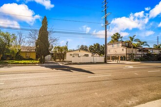 11344 Oxnard St in North Hollywood, CA - Building Photo - Building Photo