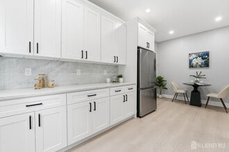 214 Montgomery St in Highland Park, NJ - Building Photo - Building Photo