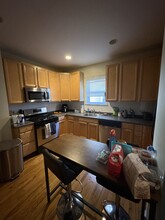 53 Flint St, Unit 1 in Somerville, MA - Building Photo - Building Photo
