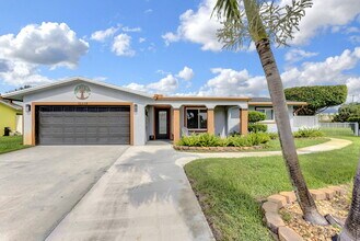 10339 Daphne Ave in Palm Beach Gardens, FL - Building Photo - Building Photo