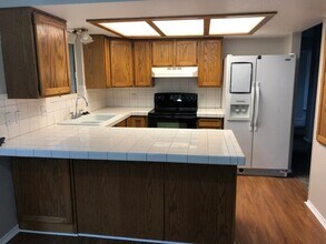 11810 Hidden Valley Rd in Sandy, UT - Building Photo - Building Photo