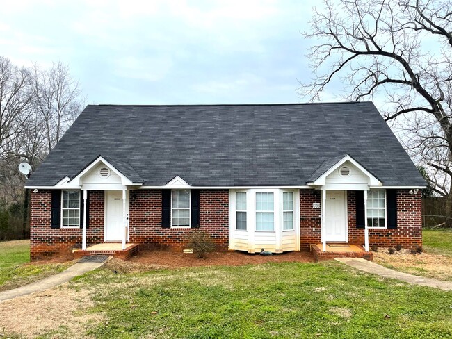 1028 Cherry Hills Ct in Athens, GA - Building Photo - Building Photo