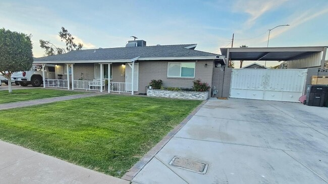 property at 1424 W 6th Pl