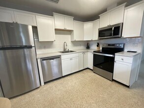 9053 SE Adonis St in Hobe Sound, FL - Building Photo - Building Photo