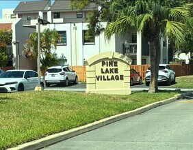 8883 Fontainebleau Blvd in Miami, FL - Building Photo - Building Photo