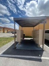 7714 W 34th Ln, Unit 12-202 in Hialeah, FL - Foto de edificio - Building Photo