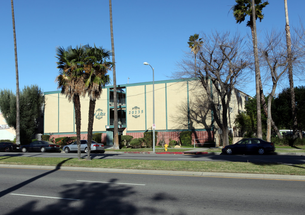 Cote d'Azur in Winnetka, CA - Foto de edificio