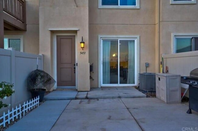 5451 San Roberto in San Diego, CA - Building Photo - Building Photo