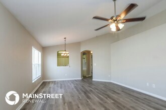 8007 Canterbury Lake Blvd in Tampa, FL - Foto de edificio - Building Photo