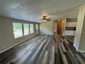 18384 SE 54th St in Ocklawaha, FL - Foto de edificio - Building Photo