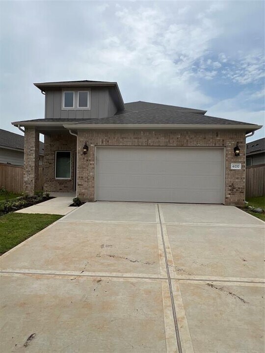 6737 Chinapkin Oak Ln in Conroe, TX - Building Photo