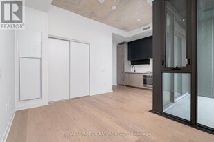 2625 Dundas St W in Toronto, ON - Building Photo