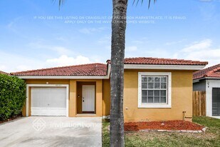 14233 SW 177th Terrace in Miami, FL - Building Photo