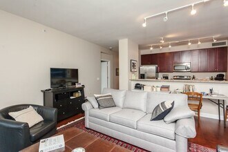 100 E 14th St in Chicago, IL - Building Photo - Building Photo