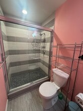 30 Undisclosed Address, Unit Main House in Santa Ana, CA - Foto de edificio - Building Photo