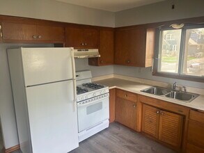 5658 N 94th St in Milwaukee, WI - Building Photo - Building Photo