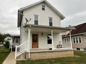 627 S Wayne St in Lewistown, PA - Building Photo