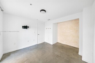 7700 Collins Ave in Miami Beach, FL - Building Photo - Building Photo