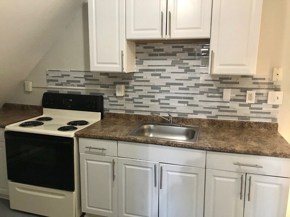 76 Sanford Ave in Bridgeport, CT - Building Photo