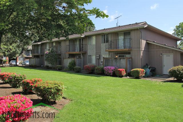 Laurel Park Apartments in Keizer, OR - Building Photo