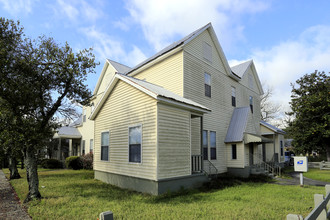 217 S College St in Statesboro, GA - Building Photo - Building Photo