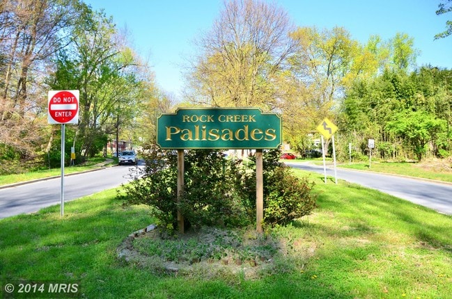 11323 Palisades Ct in Kensington, MD - Foto de edificio - Building Photo