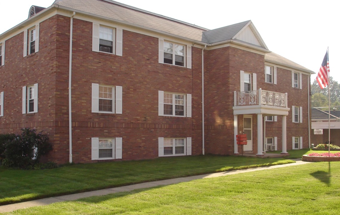 4020 Hillman Way in Youngstown, OH - Building Photo