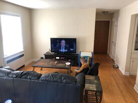 512-524 E Henry Clay St - 12 Family in Whitefish Bay, WI - Building Photo