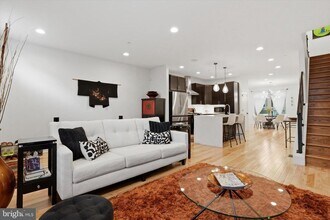 159 Green Ln in Philadelphia, PA - Building Photo - Building Photo