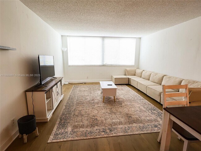9125 SW 77th Ave in Miami, FL - Building Photo - Building Photo