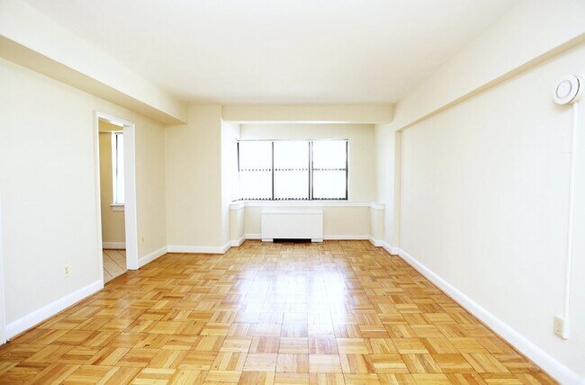 215 C Street Apartments in Washington, DC - Building Photo - Building Photo