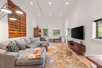 7335 W Otter Bay Rd in Coeur d'Alene, ID - Building Photo - Building Photo